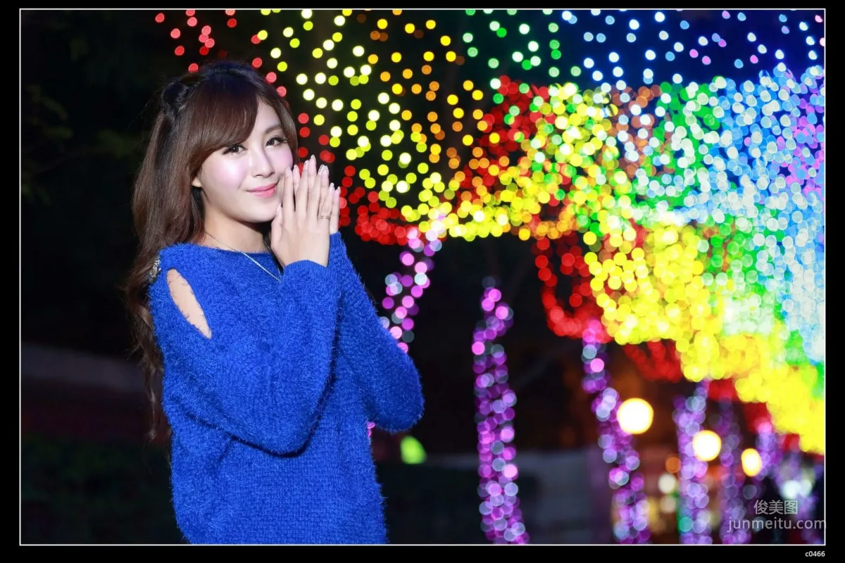 [台湾正妹] 夏晴Miso《圣诞夜黑丝街拍》 写真集