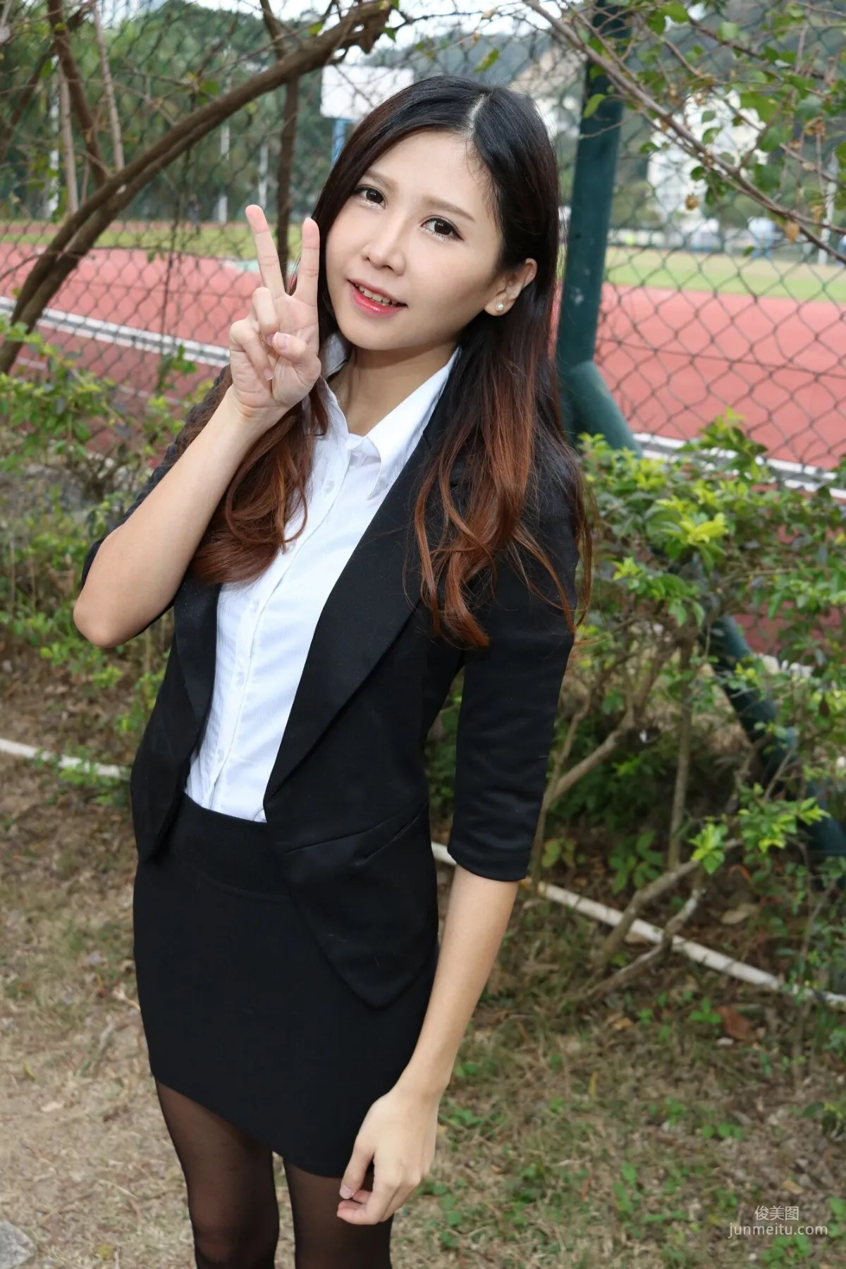 [台湾嫩模] Zooey《中文大學OL黑絲美腿》 写真集