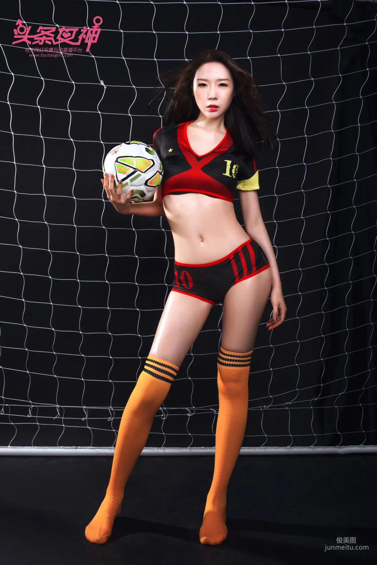 梦心玥《世界杯主题 惹火女郎》 [头条女神Toutiaogirls] 写真集