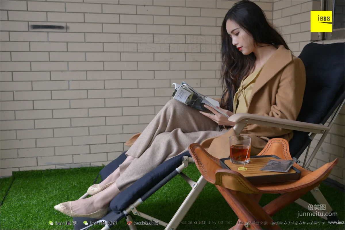 小羽《小羽、船袜、短丝和平底鞋》精简版 [异思趣向IESS] 丝足便当218 写真集