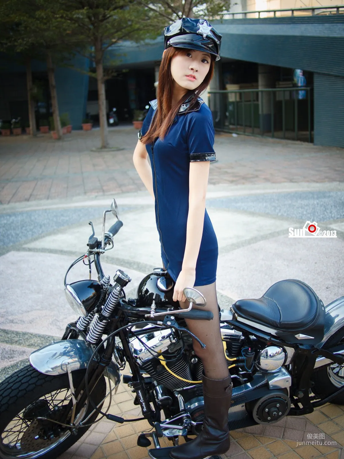 [台湾女神] 林茉晶 - 哈雷女警与空姐 写真集