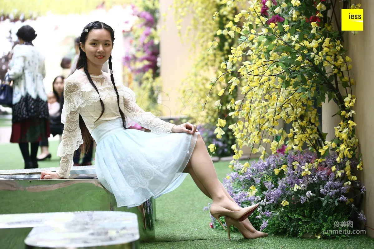 木木 《蕾丝花姑娘肉丝》 [异思趣向IESS] 丝享家233 写真集