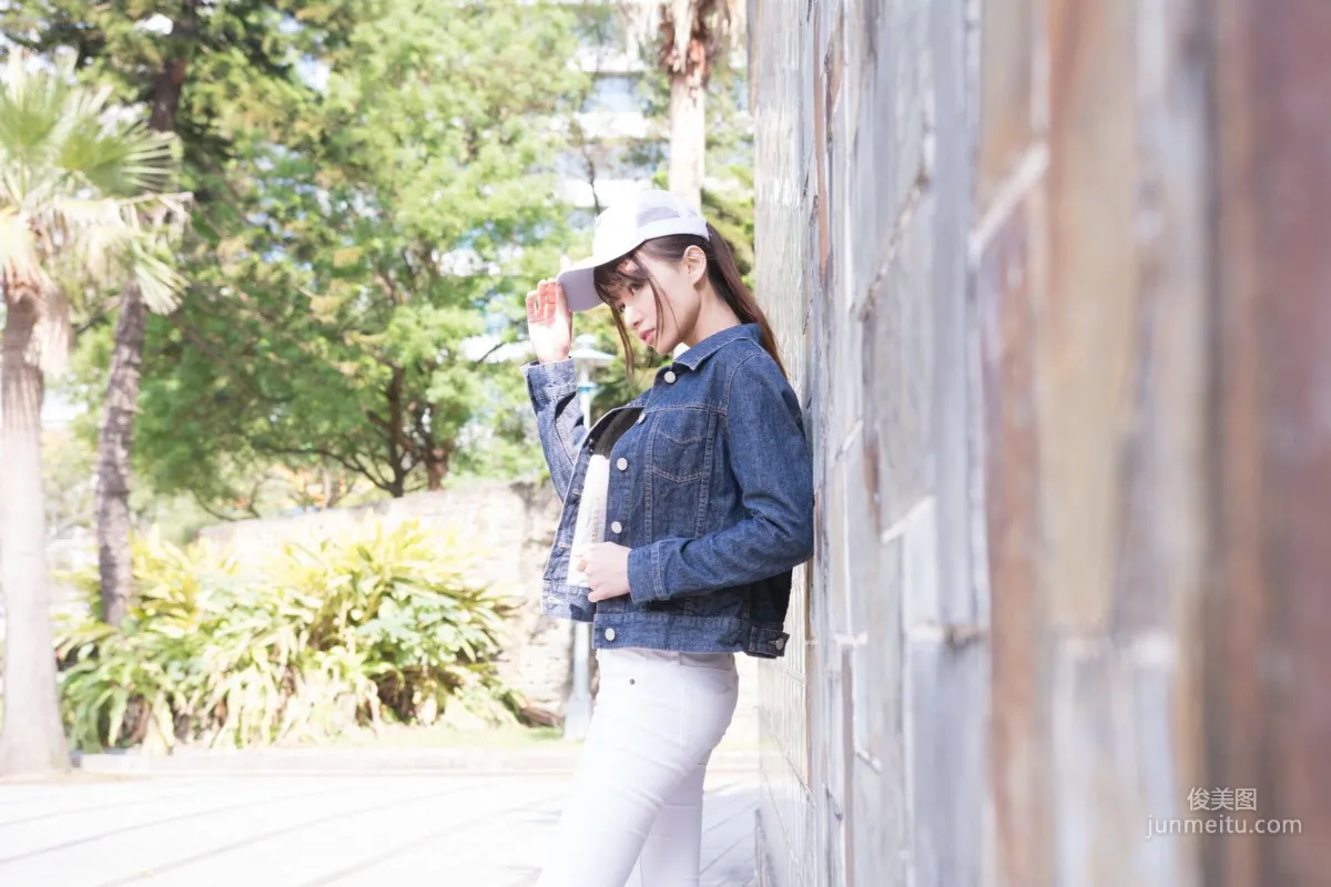 [台湾网红美女] 蔡译心《信義區周邊》 牛仔+紧身裤 写真集