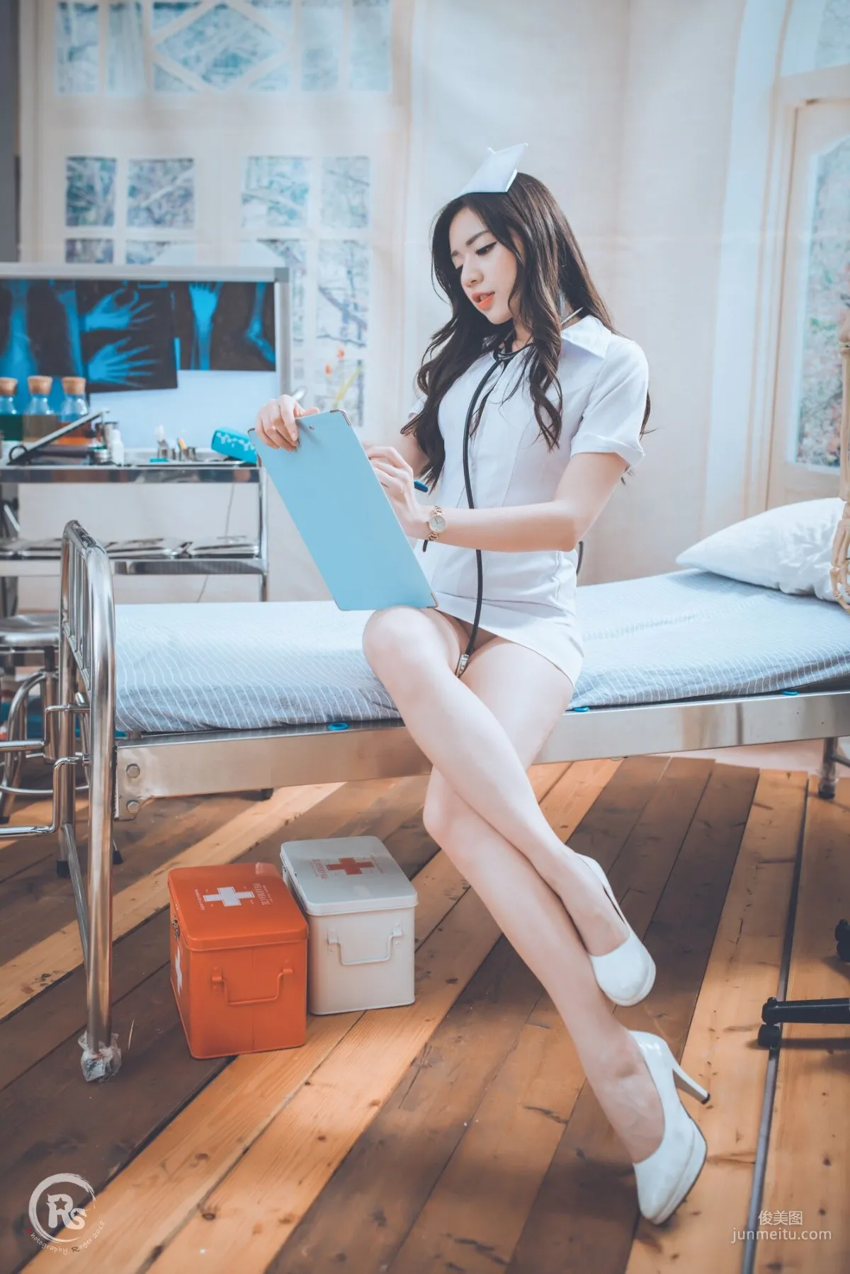 [台湾网红美女] 谢立琪《谢雨琪の護士》 写真集