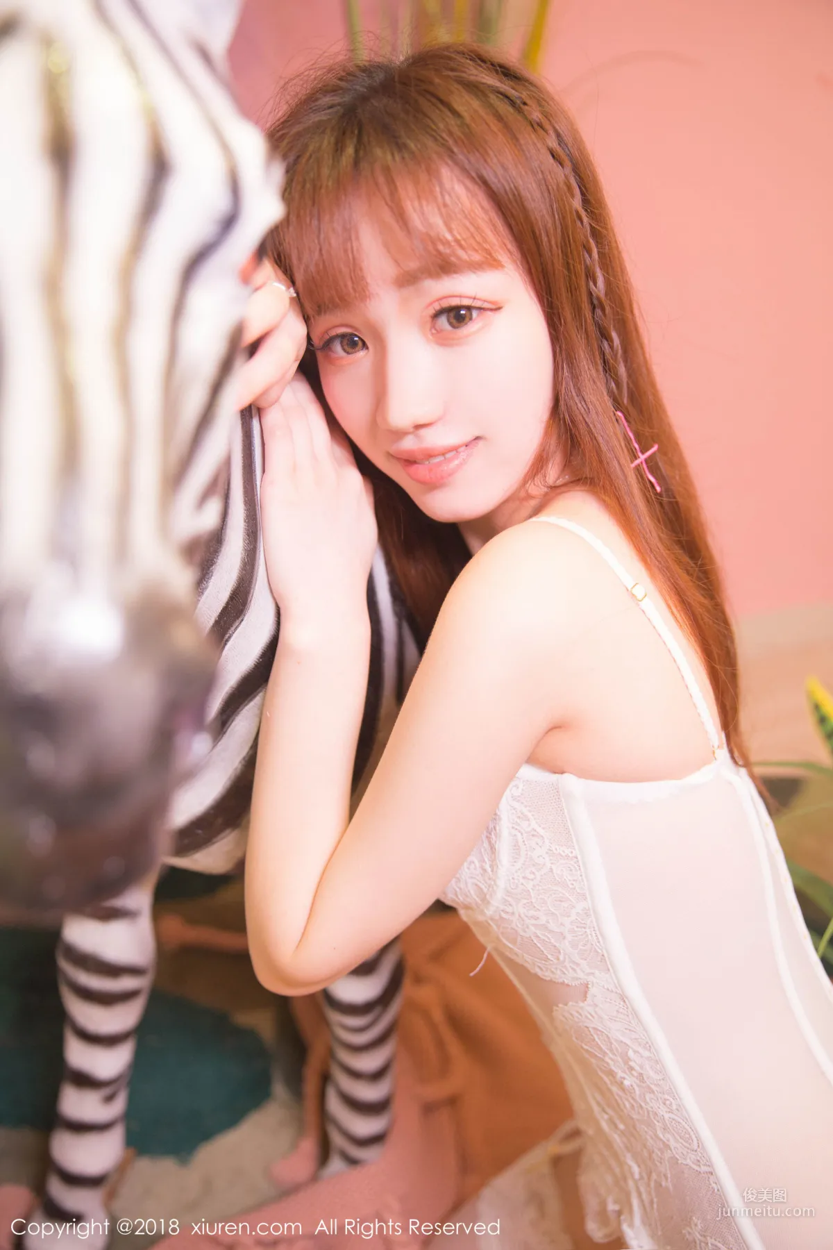 龙泽美曦《蕾丝吊袜与叶子真空》 [秀人XIUREN] No.1086 写真集