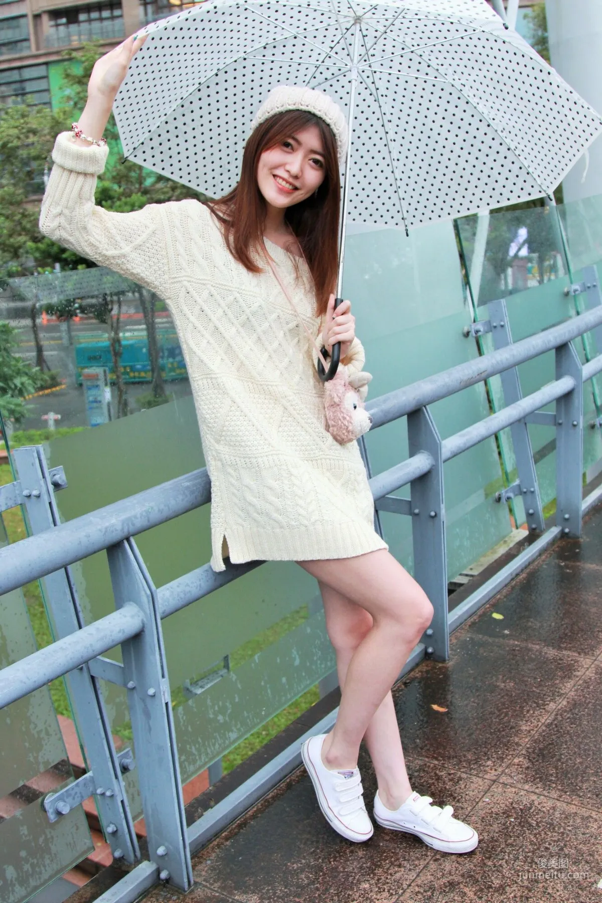 [台湾网红美女] Brindy薛薛《板橋外拍》 写真集