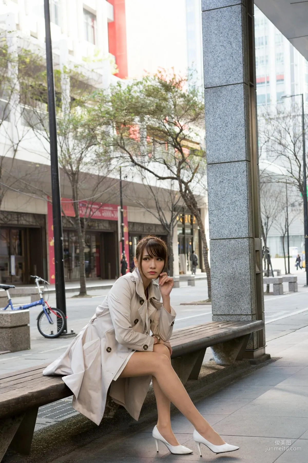 [台湾正妹] 蔡译心Candice《信義區周邊 时尚风衣街拍》 写真集