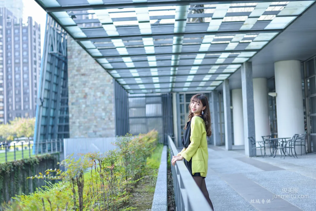 [台湾正妹] 題題《國美館.時裝》黑丝街拍 写真集