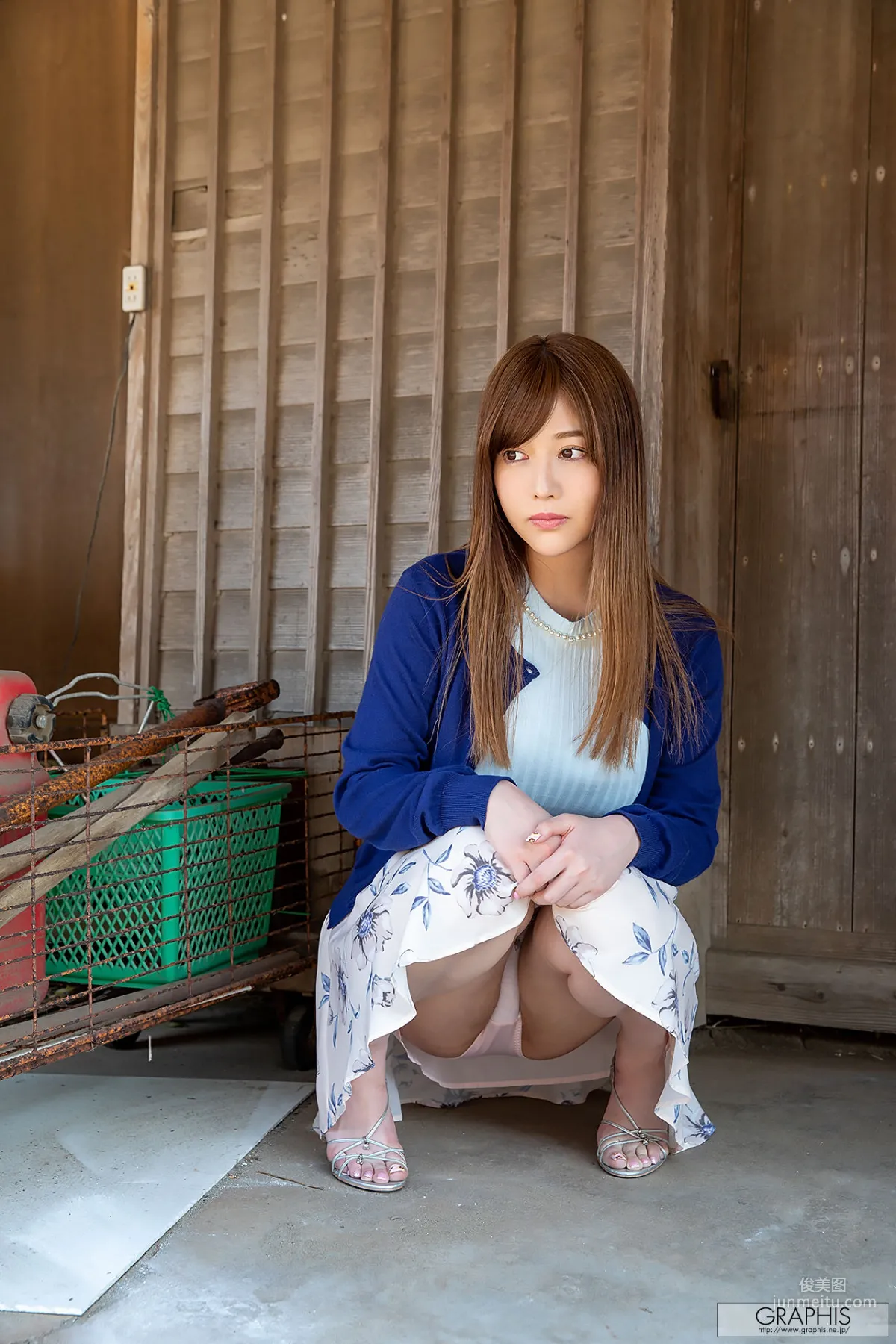 [Graphis] First Gravure 初脱ぎ娘 益坂美亜 Mia Masuzaka 写真集