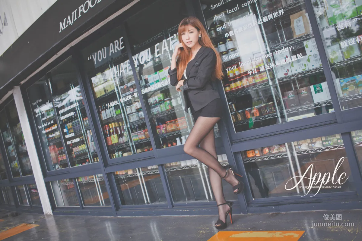 [台湾女神] 张闵净(小净) - OL外拍 写真集