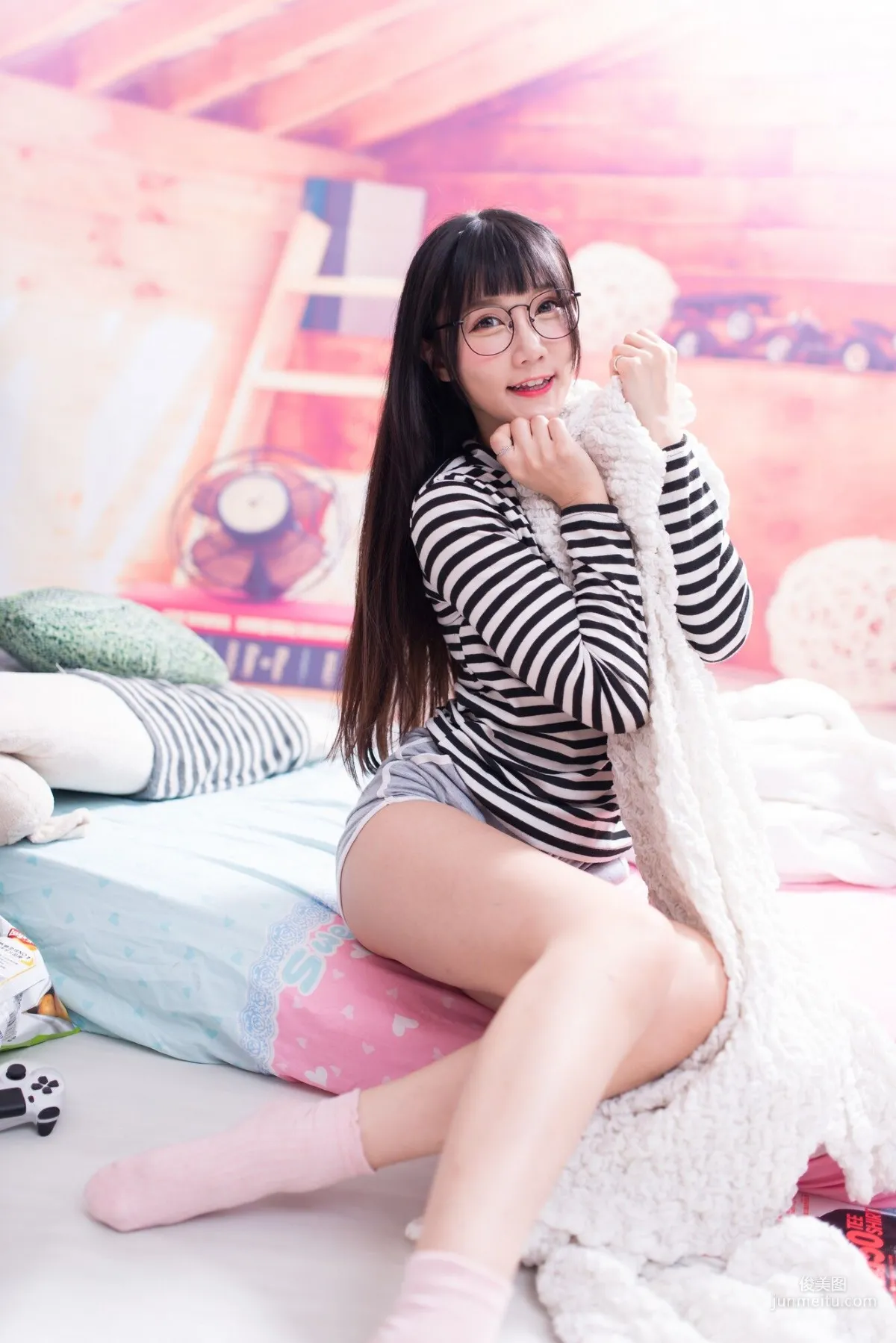 [台湾女神] 乔乔儿《琴棚电玩少女DVA》 写真集