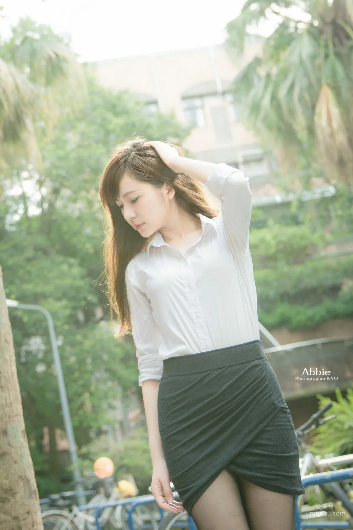 [台湾正妹] 邱艾比Abbie 黑丝OL内衣赏 写真集