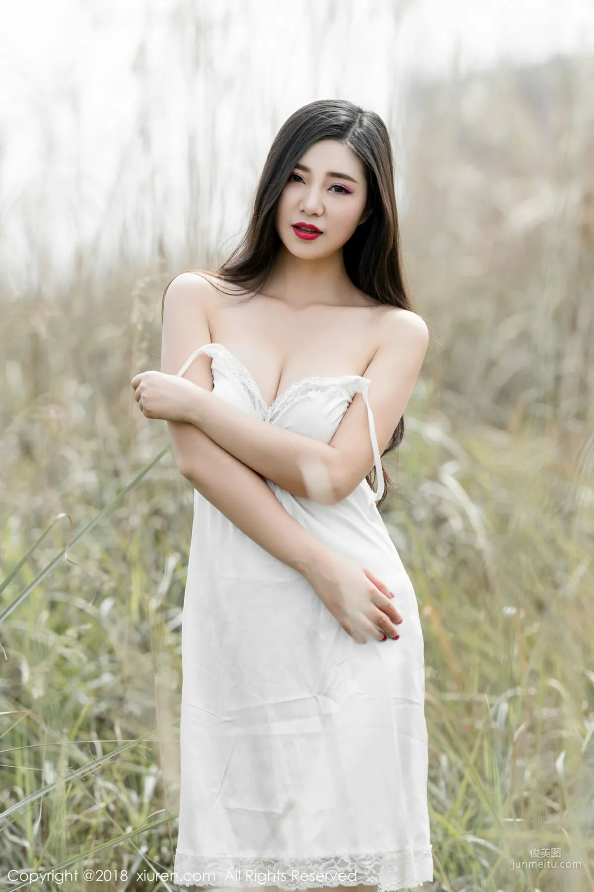 宋-KiKi《野外无限的诱惑》 [秀人XIUREN] No.1076 写真集