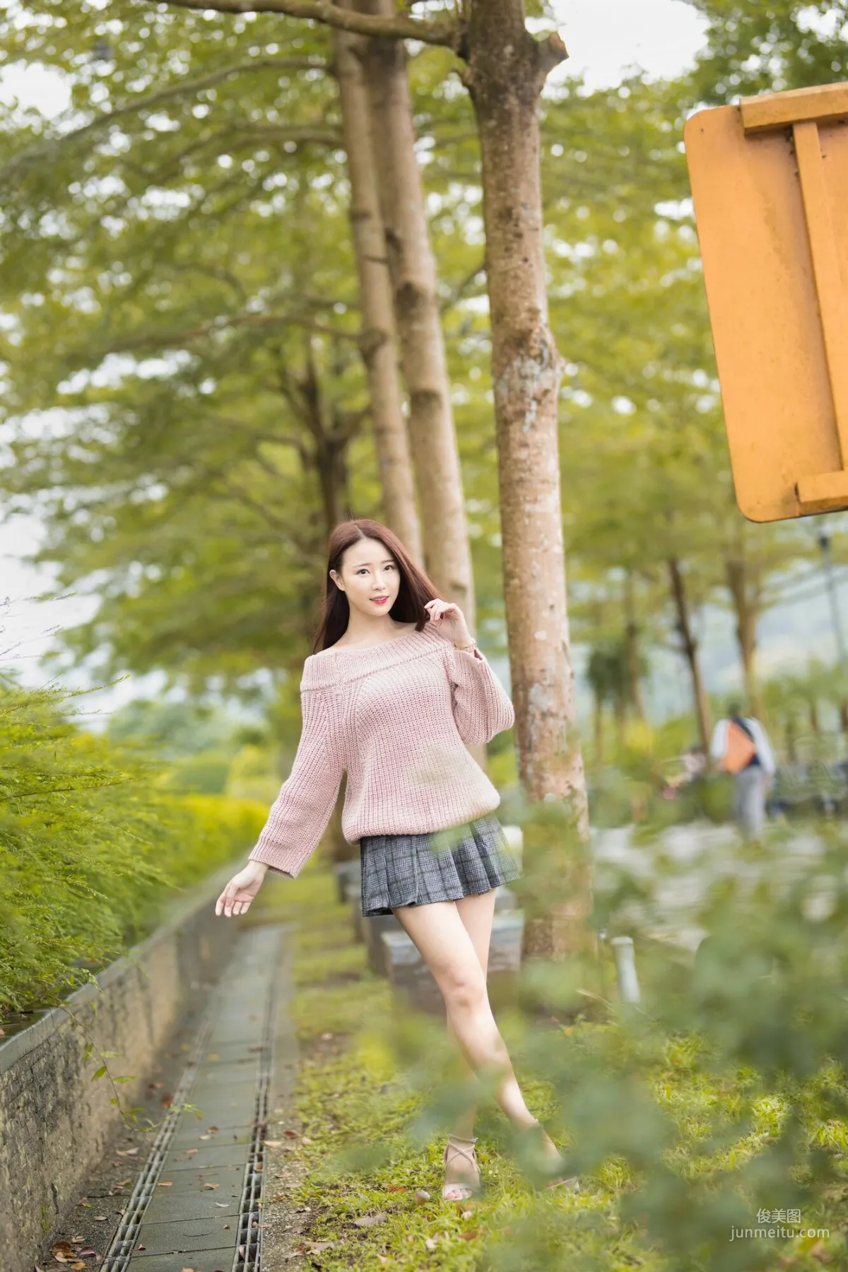 [台湾网红美女] Lia杨思原《新店碧潭》 写真集