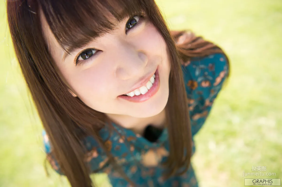 初美りん/初美铃《Look at me!》 [Graphis] Gals 写真集