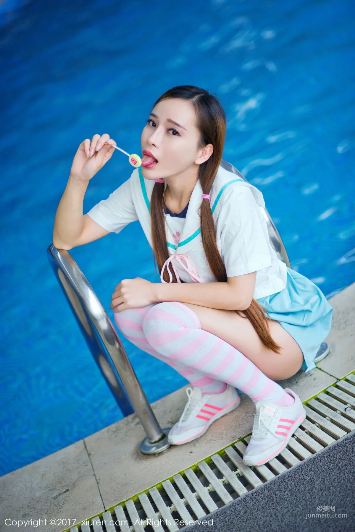 艾小青《人体泡沫浴+日系学生服泳池棒棒糖》 [秀人XiuRen] NO.866 写真集