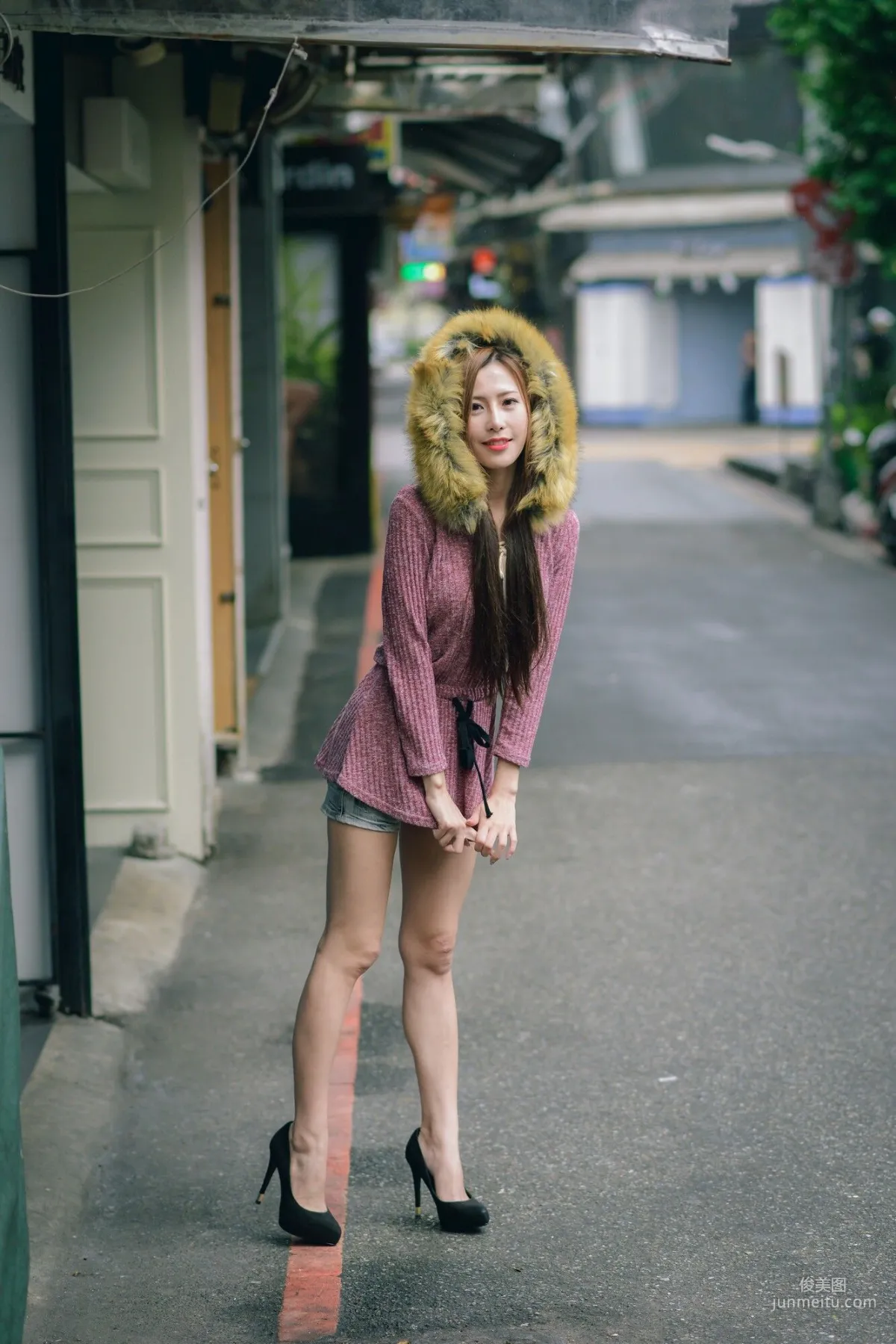 [台湾正妹] 黄艾比Abbie - 长腿热裤街拍 写真集