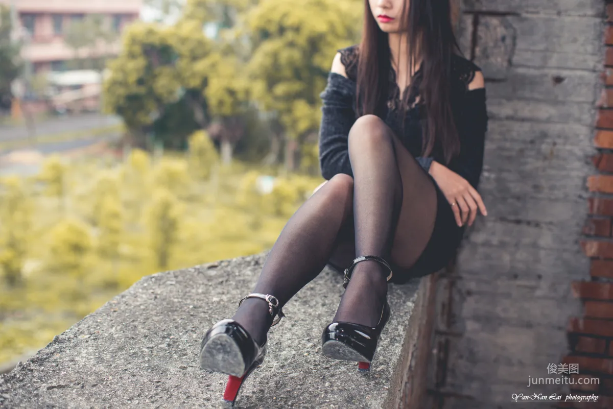 [台湾嫩模] Jenny《黑丝外拍》 写真集