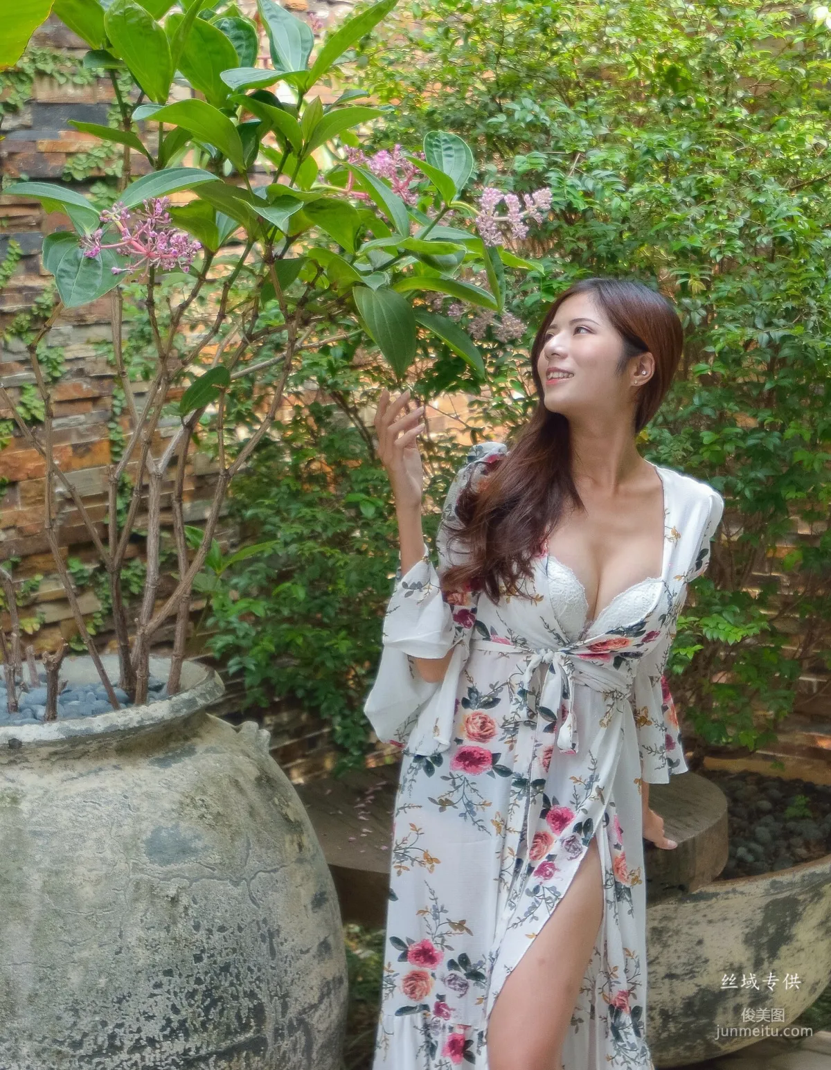 [台湾正妹] 方唯真《芭蕾.性感旅拍》长裙 写真集