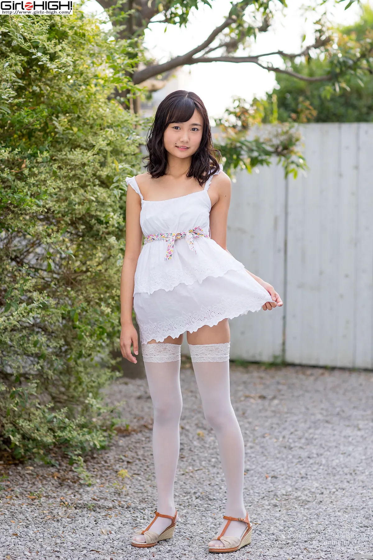 西野花恋《ニーハイコレクション》 白ワンピース [Girlz-High] 写真集