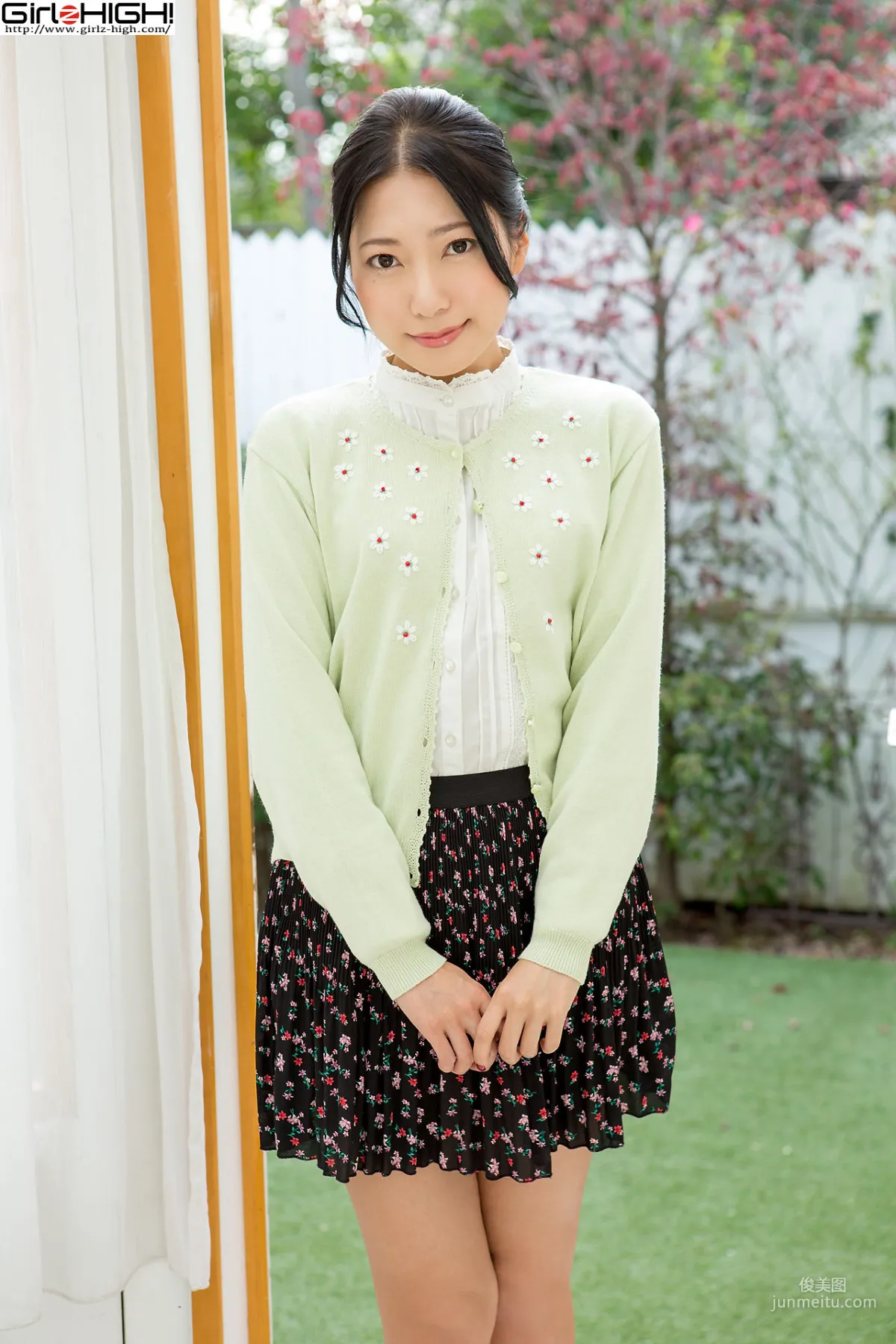 三田羽衣《僕たち（私たち）お尻だ～いすき！》私服 [Girlz-High] 写真集