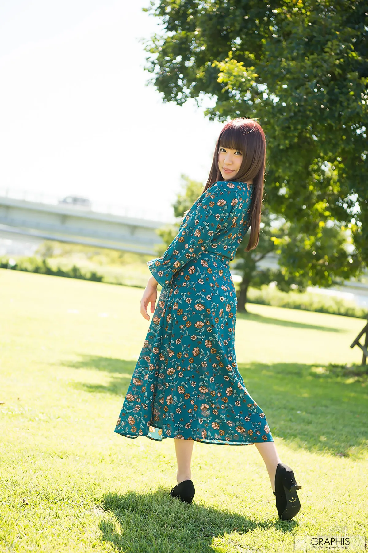 初美りん/初美铃《Look at me!》 [Graphis] Gals 写真集