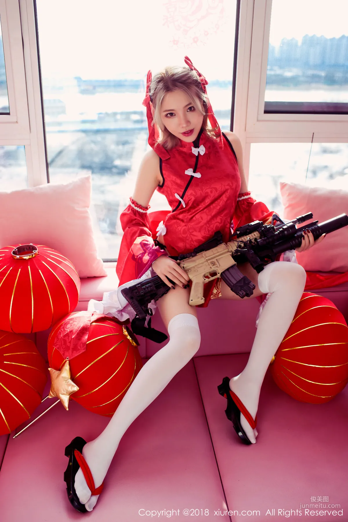 黄楽然《保鲜膜裹身+极品COS枪娘》 [秀人XiuRen] No.911 写真集