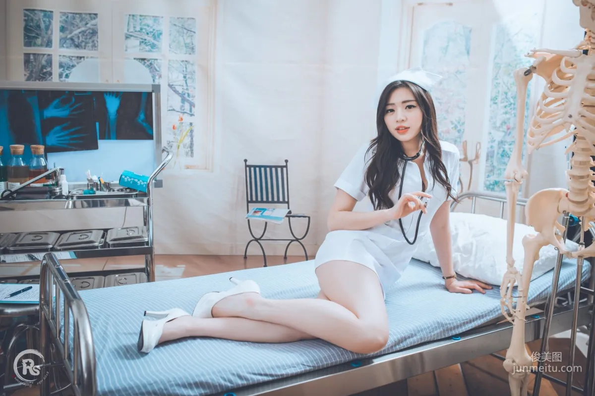 [台湾网红美女] 谢立琪《谢雨琪の護士》 写真集