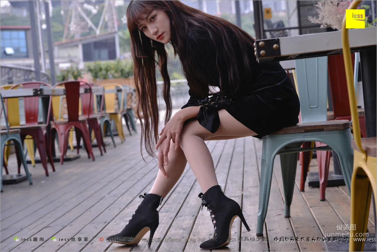 潇潇《颜值即正义》[异思趣向IESS] 丝足便当199 写真集