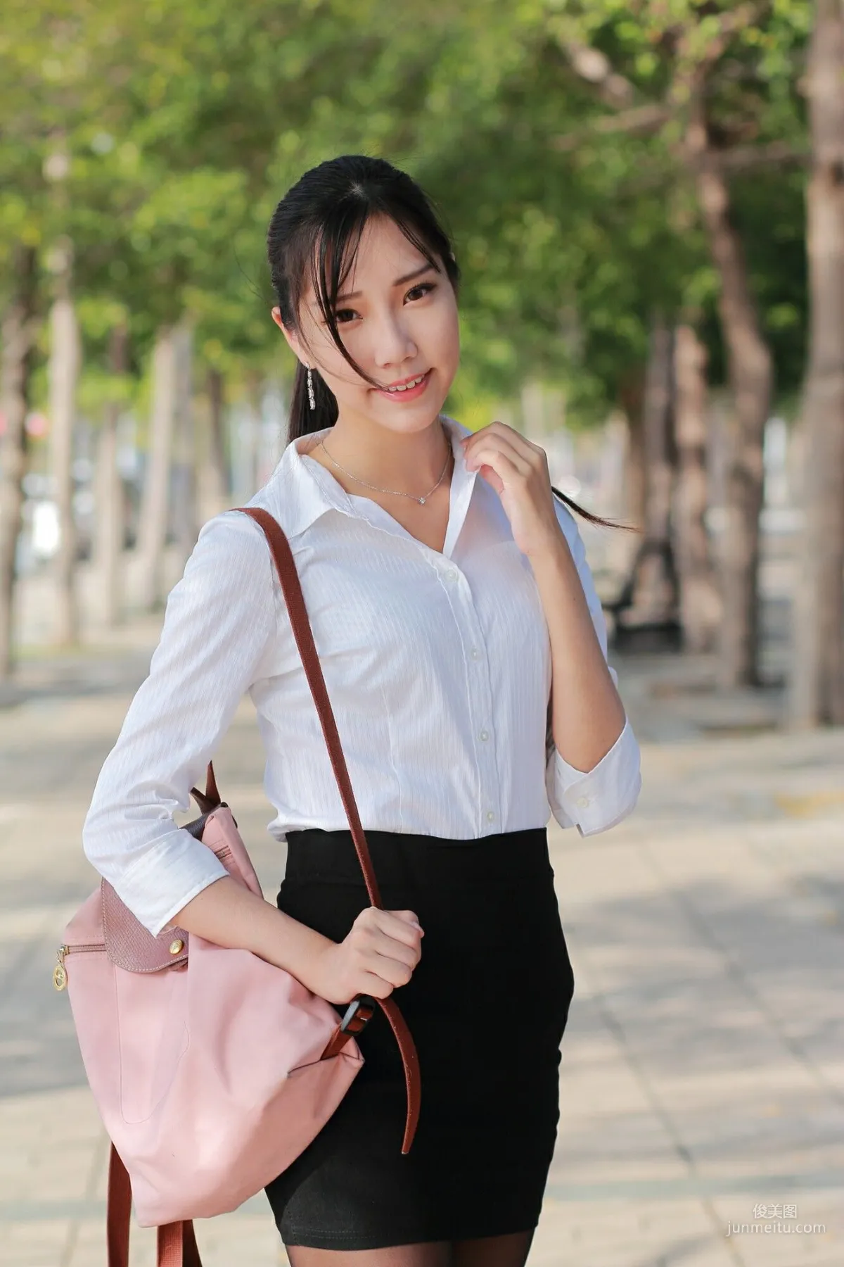 [台湾正妹] 豬比《兒童美術館外拍》 写真集