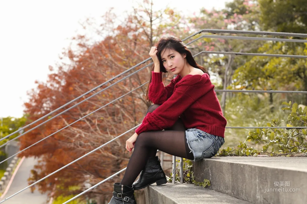 [台湾女神] 孟洁 (两套服装） 写真集