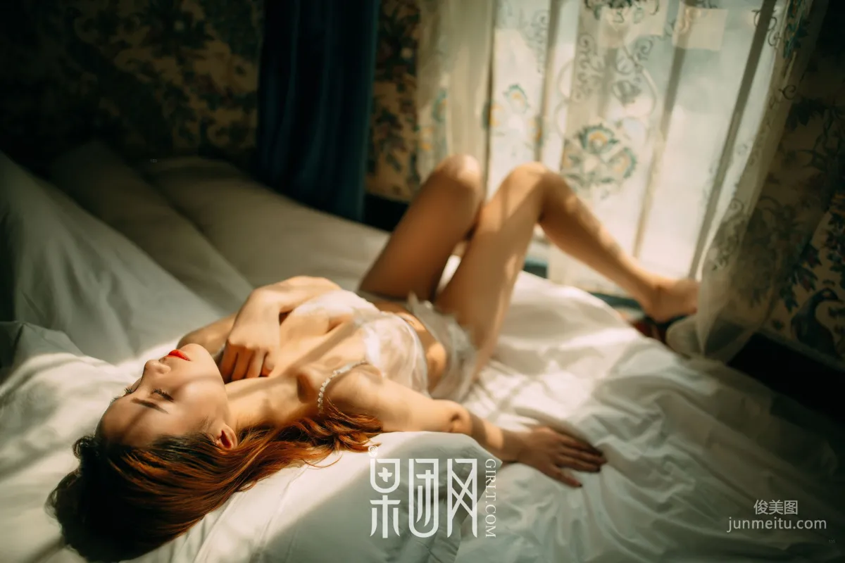 肉蛋狂欢！清纯少女欲火焚身香闺自娱！ [果团网熊川纪信] NO.02 写真集