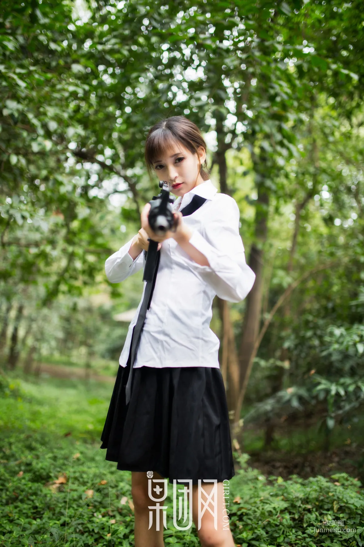 蘑菇《美女野外激战，性感撩人！》 [果团网Girlt] NO.109 写真集