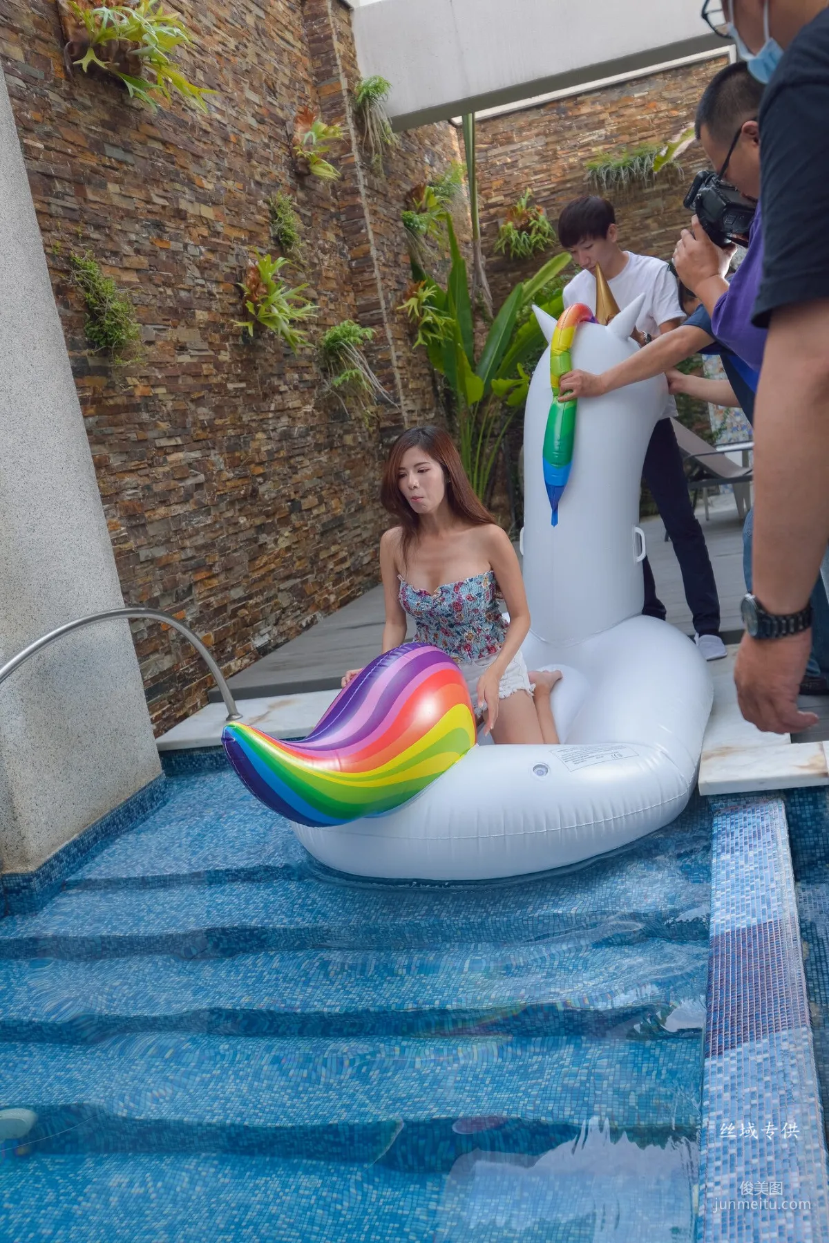 [台湾正妹] 方唯真《芭蕾.性感旅拍》浴室 写真集