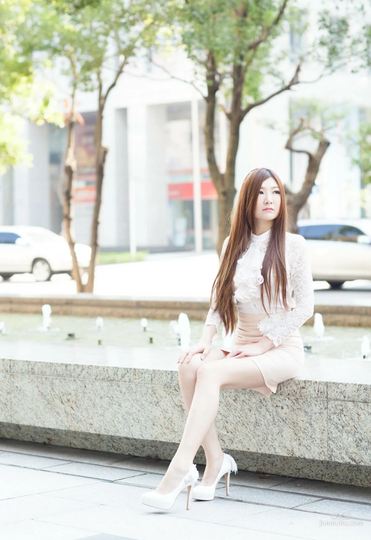 [台湾正妹] Michelle小羽《信義區街拍 蕾丝+包臀短裙》 写真集