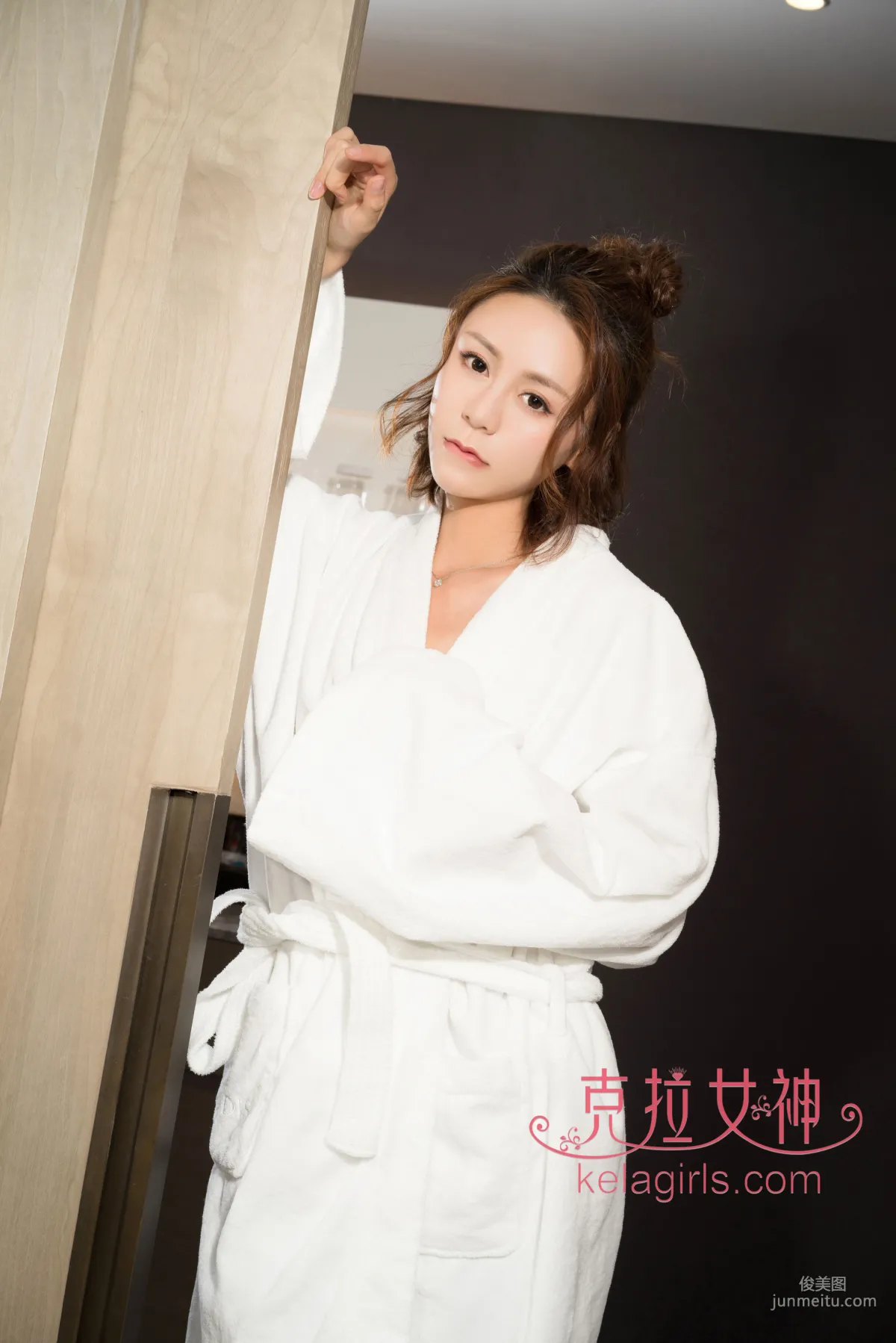 昕予《香肩半露》 [克拉女神Kelagirls] 写真集