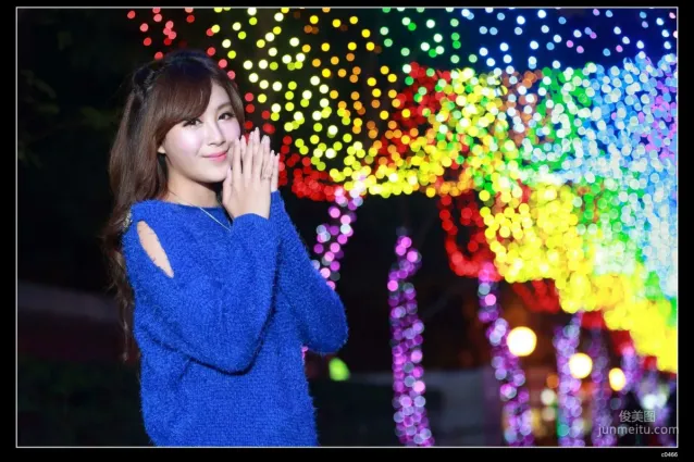 [台湾正妹] 夏晴Miso《圣诞夜黑丝街拍》 写真集