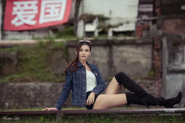 [台湾网红美女] 蔡译心《寶藏巖(3套服装）》 写真集