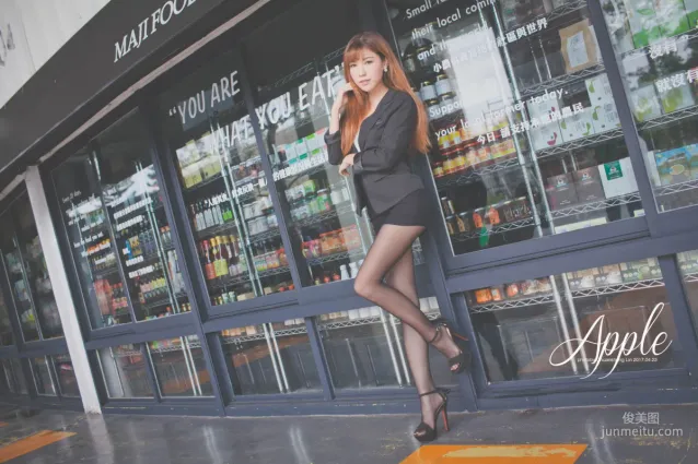 [台湾女神] 张闵净(小净) - OL外拍 写真集