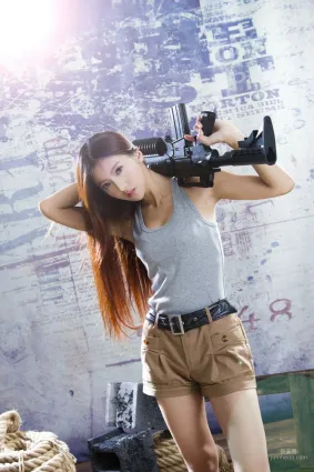 [台湾正妹] 薇安Vivian 琴棚軍警&海盜風棚拍 写真集