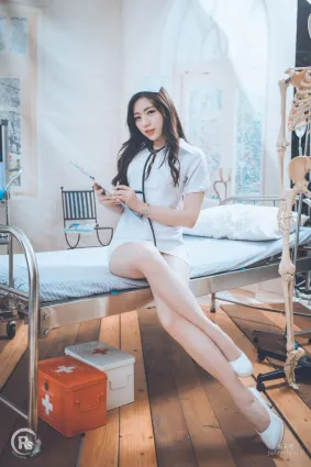[台湾网红美女] 谢立琪《谢雨琪の護士》 写真集