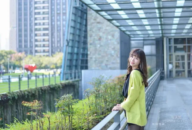 [台湾正妹] 題題《國美館.時裝》黑丝街拍 写真集