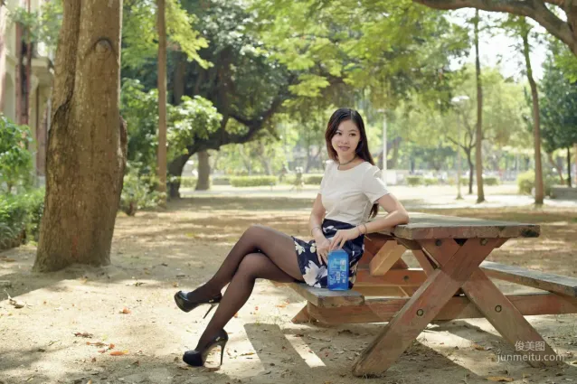 [台湾正妹] 小雯 - 成大外拍共两套服装 写真集