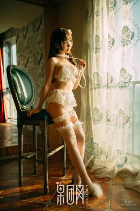 《白丝男人斩！巨乳萝莉真空上阵化身调皮小女仆》 [果团Girlt]熊川纪信 No.005 写真集