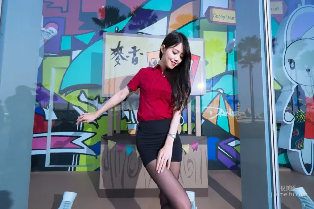 [台湾网红美女] Candy宝儿《夢時代黑丝街拍》 写真集