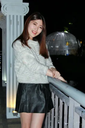 [台湾网红美女] 黄品瑄《板橋耶誕城夜拍》 写真集