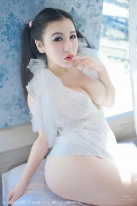 MODEL伊若《蕾丝开胸睡衣和蓝色死库水》 [秀人XIUREN] No.1034 写真集