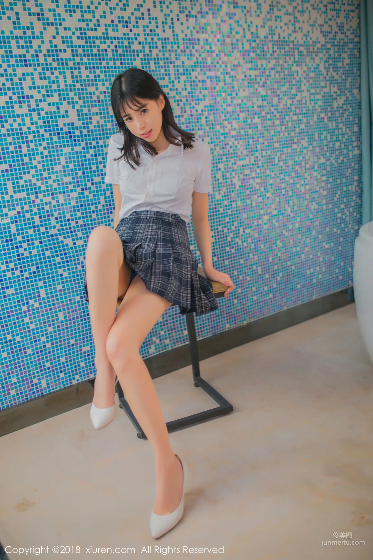 艾栗栗栗栗栗栗吖《学生制服诱惑+清新可人的外拍》 [秀人XIUREN] No.1094 写真集