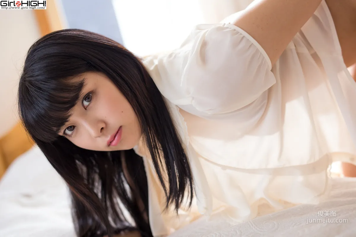 望月みはる《はじめまして》 ピンク眼帯ビキニ [Girlz-High] 写真集