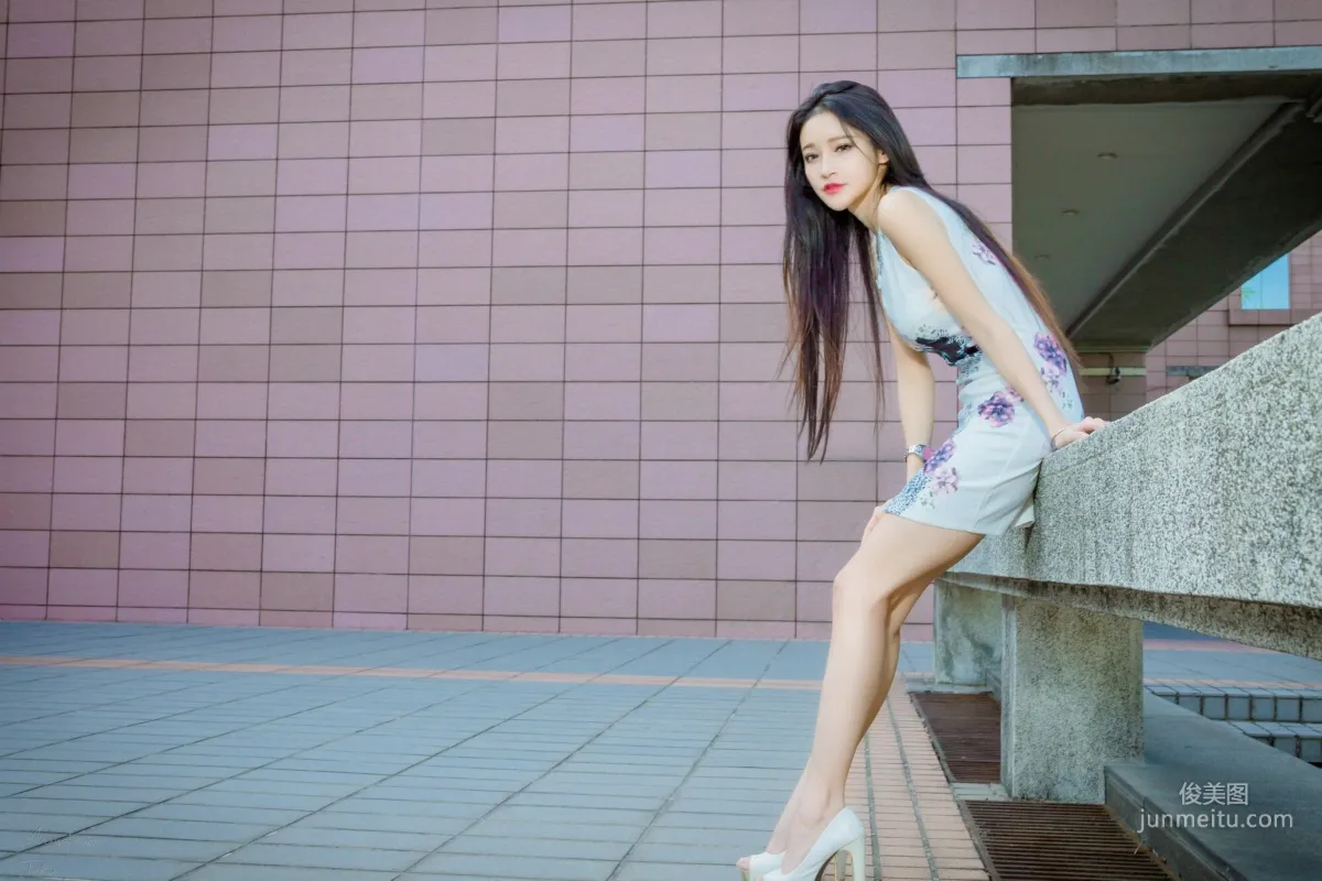 [台湾网红美女] 詹艾葳Avril《黑白双色女神街拍》 写真集